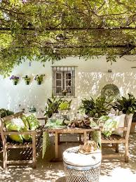 Un Terrazzo Con Pergola 20 Idee Per Creare Un Riparo Da Sogno Ispiratevi Raum Im Freien Pergola Design Mediterrane Hauser