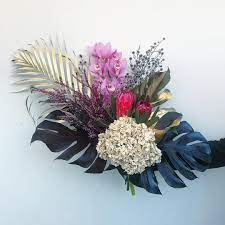 Our local florists will create a one of a kind arrangement to help you connect and express yourself perfectly. 255 Gostos 5 Comentarios Clementine Posy Clementineposy No Instagram One Of A Kind Tropical Flowers Bouquet Flower Arrangements Flower Art