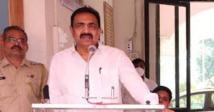 Currently, he is serving as the cabinet minister for home affairs in the maharashtra state government led by chief minister uddhav thackeray. Ycvefmjxozhnnm