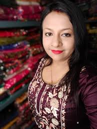 hey Y'ALL” Come see Kelli and I tonight until 7pm! We have so many NEW  arrivals to choose from!! 🖤🤍