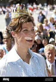 Princess and the pea hi-res stock photography and images