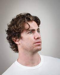How To Wear The Flow Haircut Mens Haircuts Wavy Hair Wavy Hair Men Long Curly Hair Men