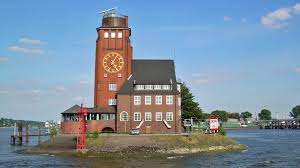 Hochseekutter landrath küster nach werftaufenthalt wieder am liegeplatz in finkenwerder. Hamburg Finkenwerder Hafen Flugzeuge Und Gorch Fock Ndr De Ratgeber Reise Hamburg