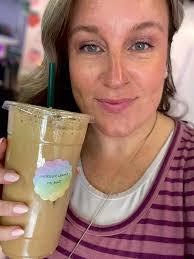I'm an iced coffee girl year round butttttt I know some of you are only  fans when it's warm out! It's your time shine🤣 ☀️ Caramel with added Sugar  free marshmallow flavor