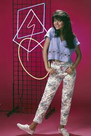It was directed by jason lapeyre, produced by harvey kahn and written by ron mcgee. Kelly Kapowski Saved By The Bell Gifs And Pictures Kelly Kapowski Tiffani Amber Thiessen Birthday Celebrity News Glamour Uk