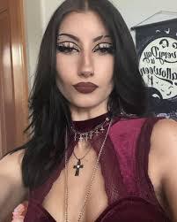 Katelyn Briggs's Instagram, Twitter & Facebook