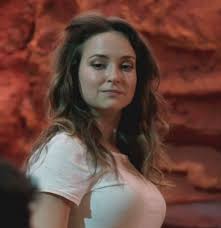 Самые новые твиты от milana vayntrub (@mintmilana). Milana Vayntrub Beautiful Actresses Girl Celebrities Curvy Celebrities