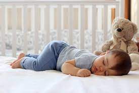 .babys zu schlafen haben und wie mit ihnen umgegangen werden soll („kann ja gar nicht klappen mit dem schlafen, so wie du ihn verwöhnst.). Das Baby Dreht Sich Im Schlaf Auf Den Bauch Schwierig Fur Die Eltern