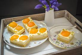 Den teig zu einer kugel formen, in. Spiegeleikuchen Rezept Einfacher Schmandkuchen Vom Blech Kochen Aus Liebe