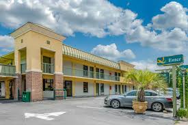 With its 28 guest rooms and location in the heart of the historic district, east bay inn offers the comfort and amenities you seek, just steps from the savannah river. Quality Inn Historic District Savannah Ga See Discounts
