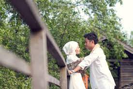 Konsep prewedding alam ini adalah konsep prewedding yang paling jamak digunakan orang karena memang indonesia memiliki keindahan alam yang luar biasa. 64 Foto Prewedding Muslim Outdoor Unik Sealkazz Blog Fotografi Pernikahan Muslim