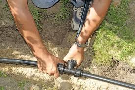 Auf Das Auslaufventil Mit Rohrbelufter Wird Eine Rosette Geschoben Das Rohrgewinde Wird Mit Te Wasserleitung Garten Wasserzapfstelle Wasserzapfsaule Garten