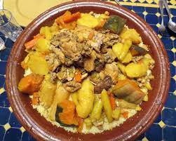 Traditionnellement au maroc, on mange le couscous le vendredi, qui est un jour saint. Couscous Definition Et Synonymes De Couscous Dans Le Dictionnaire Francais