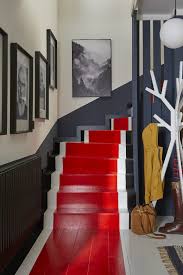 Vitrifier Son Escalier Pour Lui Donner Une Touche Deco Interieur Bauhaus Decorer Un Couloir Decoration D Entree