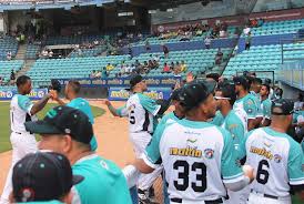 Primera Victoria Brava Con Blanqueo Ante Tiburones Basketball Court Sports Court