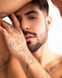 Alejandro Barron's Instagram, Twitter & Facebook