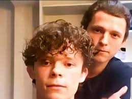 In this video i style daniel's hair with my hustle. Spider Man Tom Holland Gives His Spidey Senses A Rest To Turn A Hairstylist For His Brother See Videos Pinkvilla