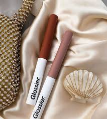 Eye and lip plumping treatment. Glossier Das Social Media Drama Um Die Kultmarke Erklart