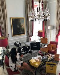 A kindred decor aesthetic embodied in every detail of the shop. Shopping Lifestyle Shopping Lifestyle Luxury Life Luxury Lifestyle Women Luxury Lifestyle Fashion