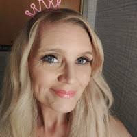 100+ Profile mit dem Suchbegriff „Jeannie“