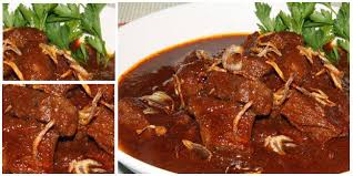 · rebus daging hingga empuk setelah empuk masukan cengkeh, biji pala dan cabai yg sudah di potong lalu masukan bumbu halus . Semur Daging Sapi Pedas Cekinfo Resep