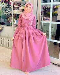 Esraa Mostafa إسراء م صطفى On Instagram مسا الورد حاسه اني خارجه من ديزني والله فستاني Muslim Fashion Dress Hijabista Fashion Simple Long Dress