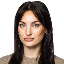 Adrian, 4, gick in i glasdörr i Thailand