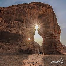 نايف العباد On Instagram رانجلر الجزيرة ٢ السعودية الشمال العلا جبل الفيل المعروف بعض الصور من تشكيلات صخرية ع Building Art Instagram Posts Instagram