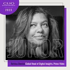 Stephanie Simard's Instagram, Twitter & Facebook