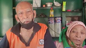 Fortune favors the brave, fortune also smiles on those who choose to endeavour. Baba Ka Dhaba The Video Of 80 Year Old Delhi Couple From Delhi Who Are Unable To Earn A Living Goes Viral Local Samosa