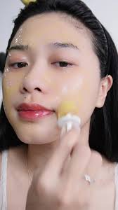 Sao mặt nạ bột này lạ dữ taaaa