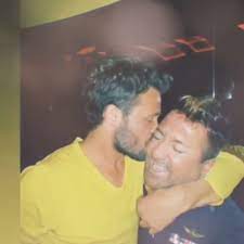19 yaşında burakcan adlı bir oğlu olan murat övüç'ün sevgilisi kim çıktı? Murat Ovuc Ve Sevgilisinin Romantik Anlari Izlesene Com