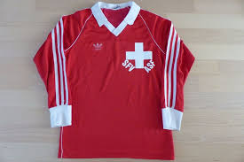 Allerdings gab es bereits leaks, die das design des neuen schweizer heimtrikots offenbaren. Schweiz Nati Trikot 1980 82 Suisse Small Kaufen Auf Ricardo