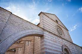 Clare originated from a bourgeois family; Basilica Di Santa Chiara Basilika Zur Hl Klara Exploring Umbria