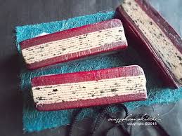 Kali ni aku berjaya buat satu lagi kek lapis untuk hari raya nanti. Kek Lapis Red Velvet Oreo Cheese Singgahsana Kitchen