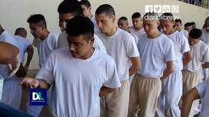 La dirección general de centros penales trabaja en la inspección de un hecho violento ocurrido en el complejo izalco fase 1, dónde se reportan por el momento 5 personas fallecidas de la pandilla 18 sureños, quienes poseen diferentes golpes y signos de asfixia. Centros Penales Realiza Campana De Desparasitacion En El Penal De Izalco Diario Libre Sv