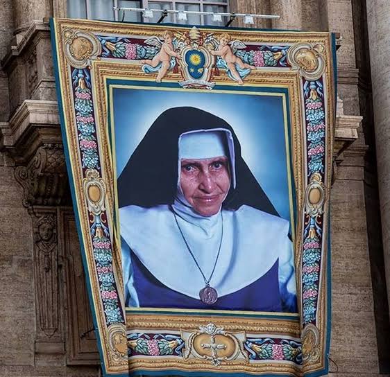 Resultado de imagem para irmã dulce e são joão paulo
