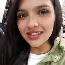 MARZO 🦋💫🩷 UN DÍA ELEGÍ QUEDARME SOLA Pero no como una derrota, sino como  un acto de amor propio. Venía cargando el peso de corazones rotos, de  heridas que no eran mías,