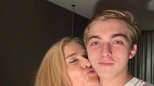 Angélica celebra os 19 anos do filho Joaquim: 'Meu amor, minha vida'