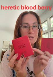 @Heretic Parfum’s blood berry = juicy, warm, a little mysterious. an  eaaaaasy all year round obsession. 🍓 🏷️ #hereticparfum #bloodberry  #nicheperfume #cleanfragrance #perfumetok