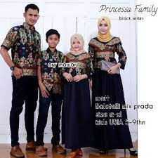 Contoh model baju batik kombinasi kain polos yang modern terbaru untuk remaja wanita, anak muda dan ibu ibu masa kini yang modis menariknya lagi dari baju batik kombinasi tersebut sudah di desain mengikuti perkembangan jaman yang moden sehingga tercipta karya terbaru yang lebih indah. 15 Trend Terbaru Model Baju Sarimbit Batik Kombinasi Polos Maria Space