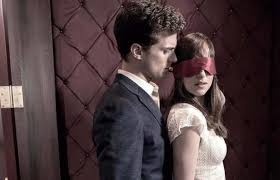 Le magazine s'est amusé à mettre en scène les héros disney dans des postures assez osées en reprenant des. Sexy Damen Kostume Fur Die Filmpremiere Von 50 Shades Of Grey