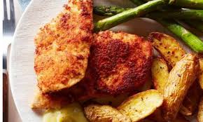 Ces Savoureuses Escalopes Constituent Un Ajout Ideal A Votre Repertoire Divertissant Servez Les Avec De Petites Pommes De Terre Roties Food Chicken Breakfast