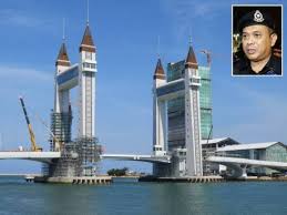 Jembatan terengganu yang ikonik juga mendapatkan perhatian karena desainnya yang indah dan unik. Polis Terengganu Tempatkan Anggota Di Drawbridge