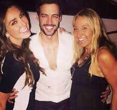 So yeah, you can run the code on the simulator, but you can't run the published apps on it. Jennifer Lopez Deletes Instagram Photo With William Levy Amid Reports He Is Still Dating Girlfriend Elizabeth Gutierrez Pics Latin Post Latin News Immigration Politics Culture