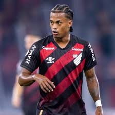 Mais intensidade e aceleração: Kerwin Vargas detalha adaptação ao estilo do Athletico em estreia