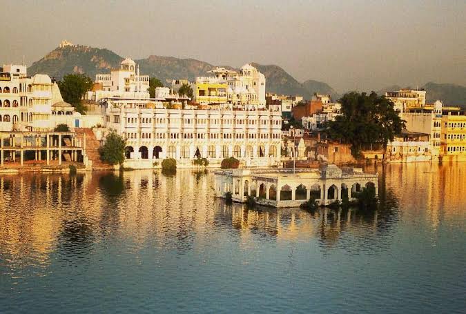 The Ultimate Udaipur Honeymoon Guide: Romance in the City of Lakes