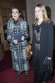 La princesse caroline de monaco accompagnée de nadia lacoste, chef du service de presse de la principauté, sort du cours privé de boulogne, france, en octobre 1973. La Princesse Caroline De Monaco Et Sa The Siver Times