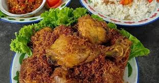 Ayam goreng ungkep gaya tradisional ini diolah dengan dua teknik. Cara Membuat Ayam Goreng Serundeng Gurih Dan Renyah Enak Dimakan Pakai Sambal