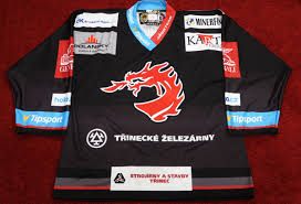 Celkově si však dnes třinec připsal čtvrtou porážku v řadě, na které se dvěma góly a asistencí podílel útočník jan knotek. Twitter à¤ªà¤° Hc Ocelari Trinec Detailni Zaber Draka A Zadni Strana Dresu